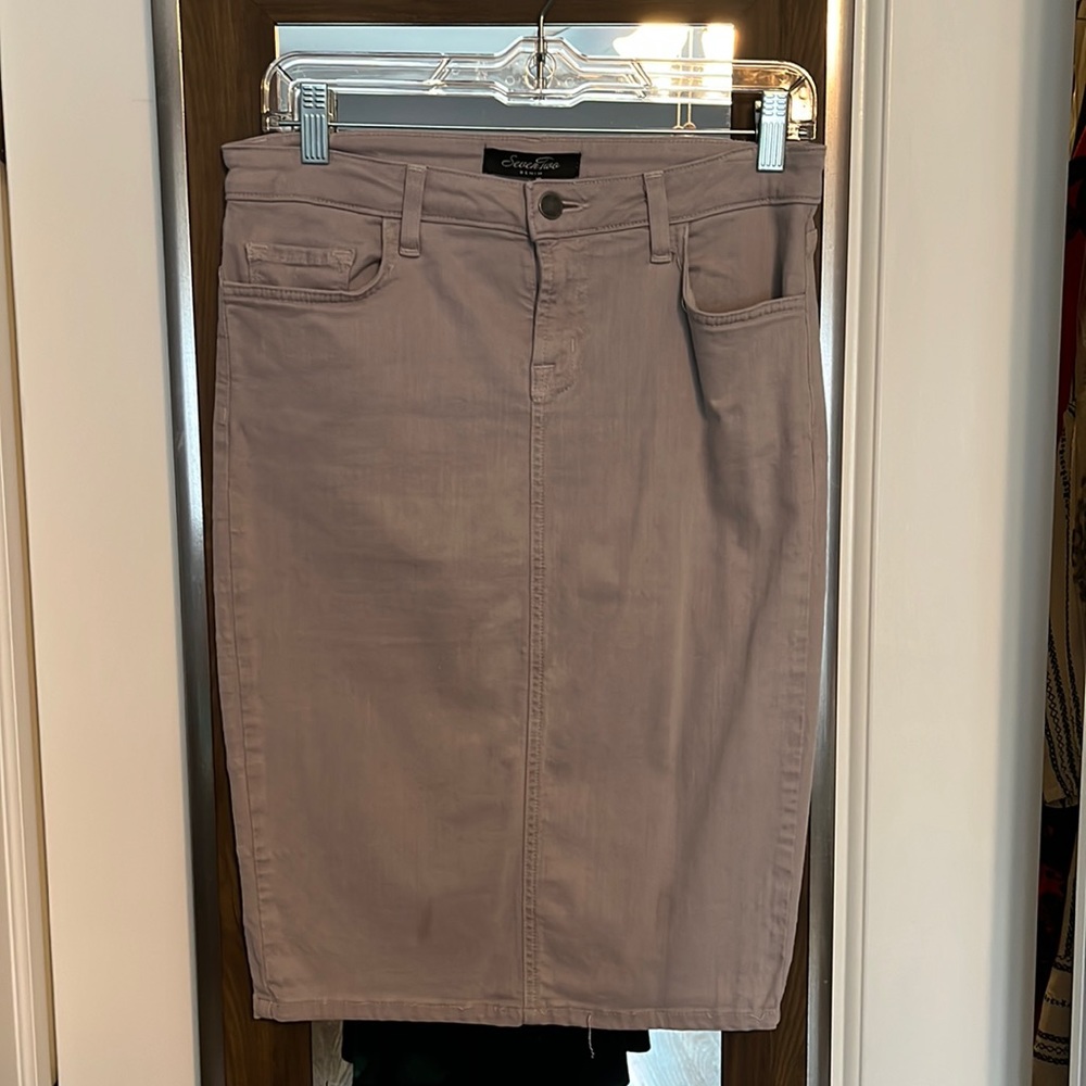 Stretch denim skirt in great condition